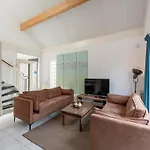Villa In Near Sandy *