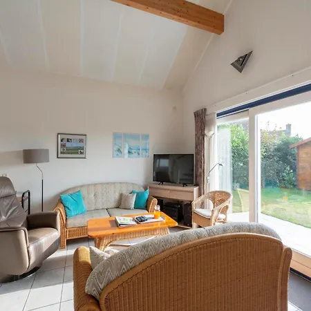 Elegant Beachside With Garden Villa Julianadorp