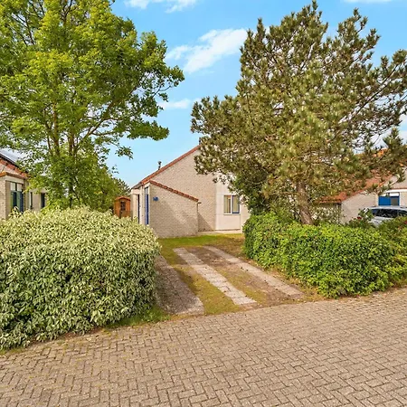 Villa In Near Sandy