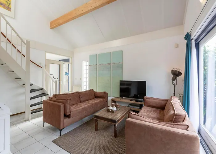 Villa In Near Sandy *