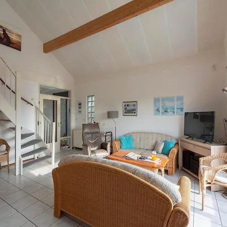 Elegant Beachside With Garden Βίλα