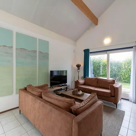 Vila In Near Sandy